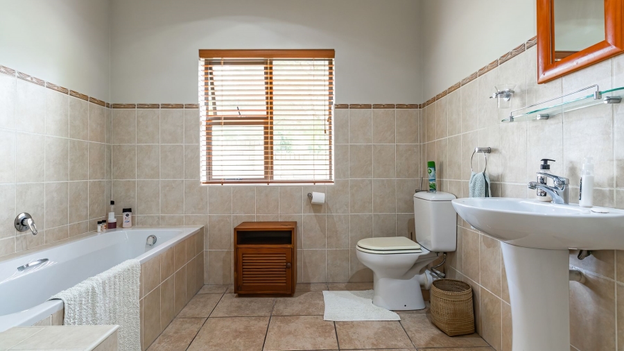 3 Bedroom Property for Sale in The Island Western Cape